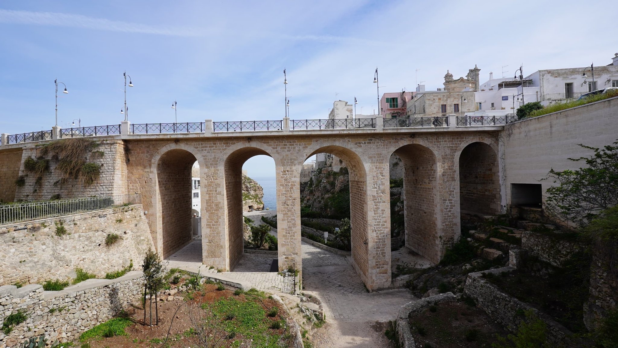 라마 모나킬레 다리 (Ponte Borbonico / Bourbon's Bridge on Lama Monachile)